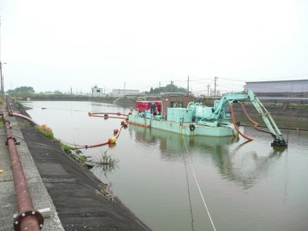 北海道：鹿部漁港浚渫工事